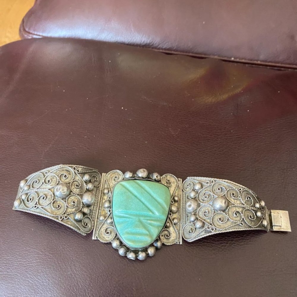 VINTAGE  MEXICAN MARKED 925  SILVER & CARVED  FACE  STONE  BRACELET